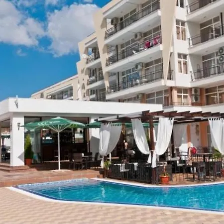 Kamelia Grand Apartments * サニービーチ