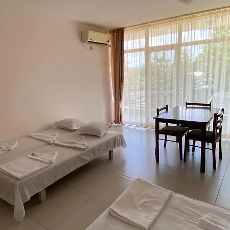 アパートホテル Kamelia Grand Apartments
