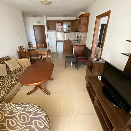 アパートホテル Kamelia Grand Apartments サニービーチ