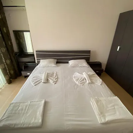 アパートホテル Kamelia Grand Apartments サニービーチ