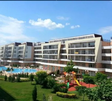 Kamelia Grand Apartments * サニービーチ
